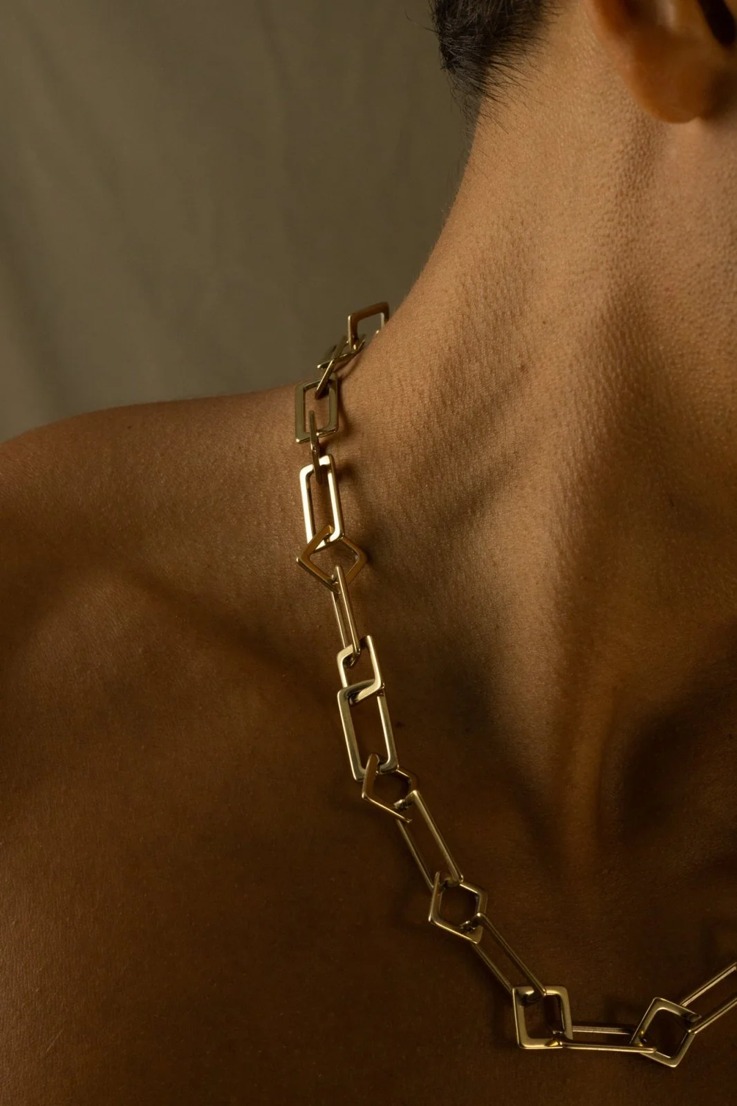 ARC NECKLACE - Image 4