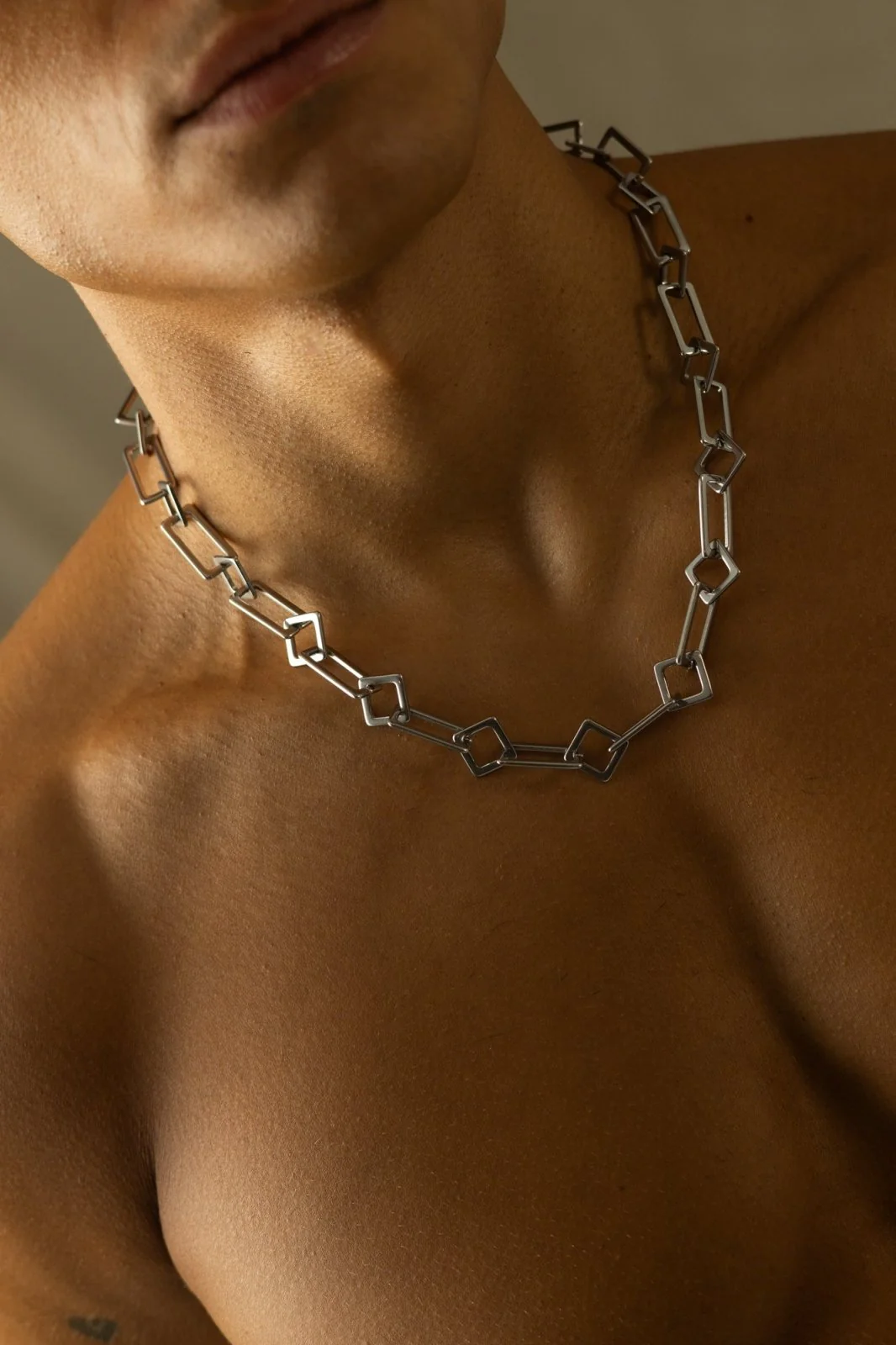 ARC NECKLACE - Image 4