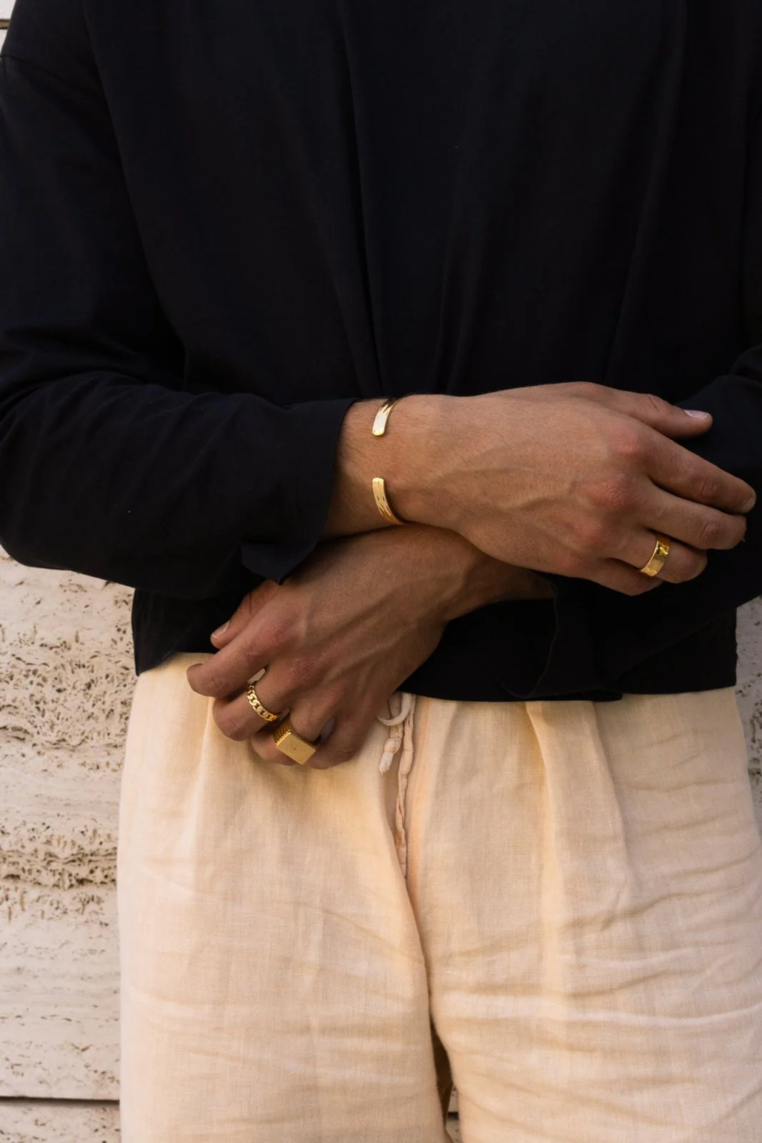 CAINTÈ HAMMERED BRACELET - Image 2
