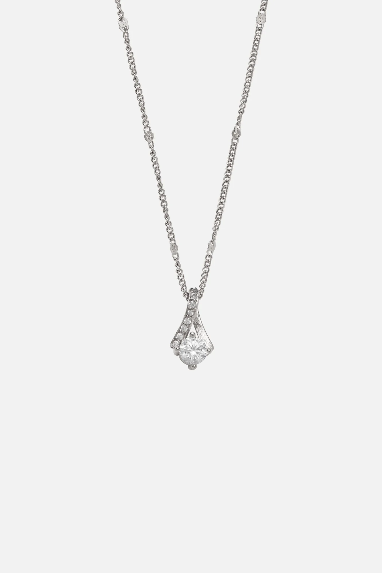 GARDENIA NECKLACE