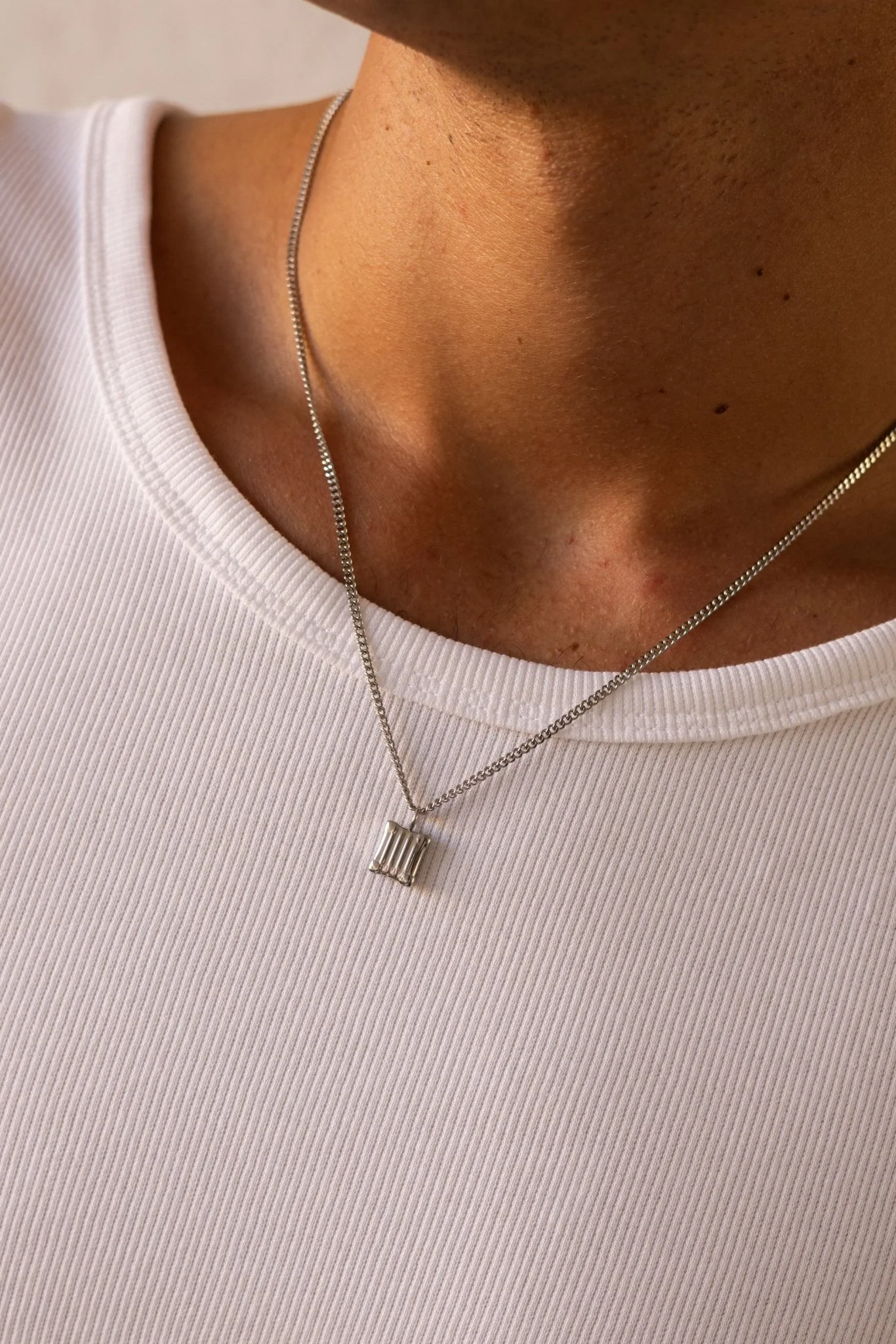 VELAR NECKLACE - Image 4
